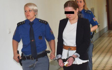 Kateřina M. (20) u Krajského soudu v Plzni.