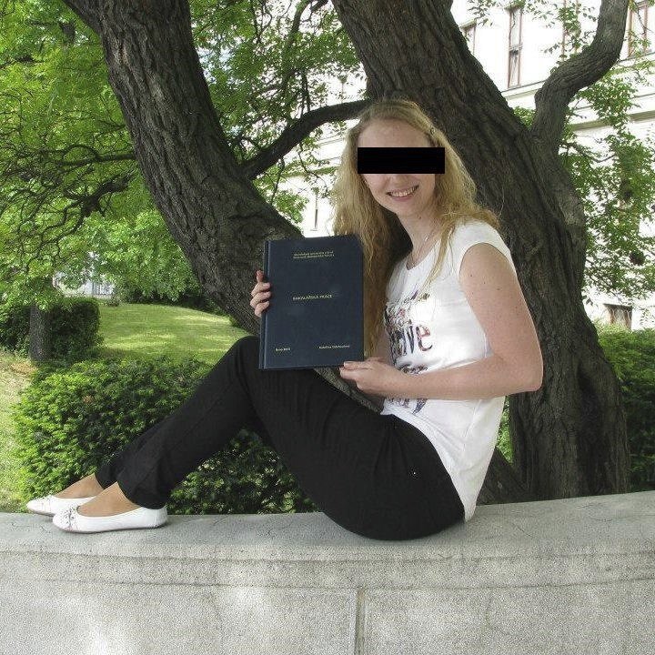 Úspěšná studenka Katka byla brutálně zavražděna.