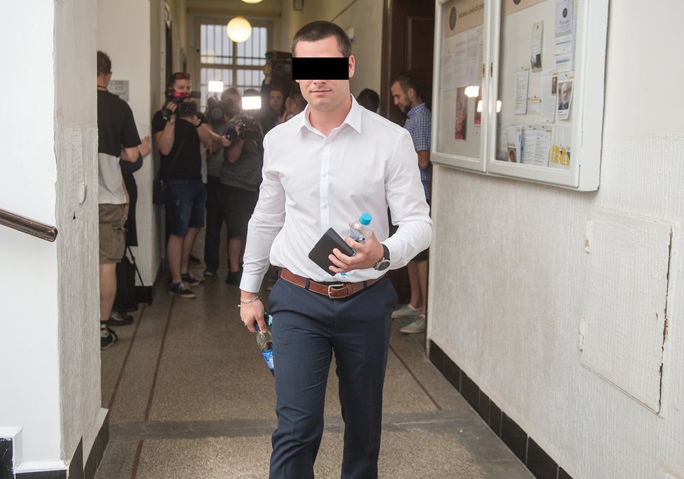 Soud s policisty, kteří figurují v kauze vražedkyně z Anděla, soudkyně odročila.