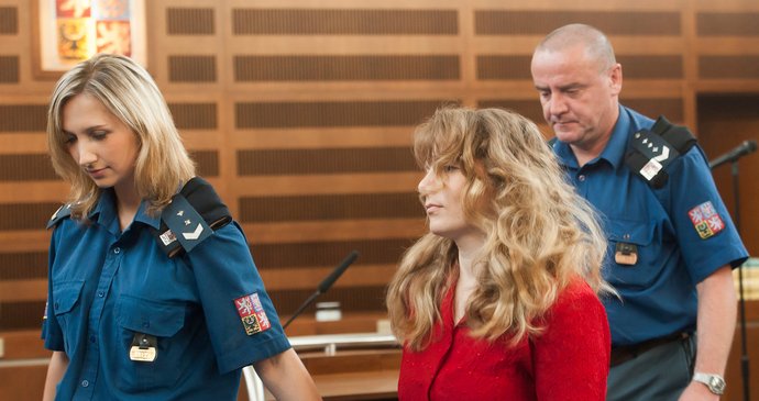 Šílená vražedkyně svých čtyř dětí dostala doživotí: Proti rozsudku se však odvolala