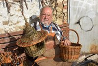 František už 60 let plete košíky: Pěstuje si vlastní vrby!