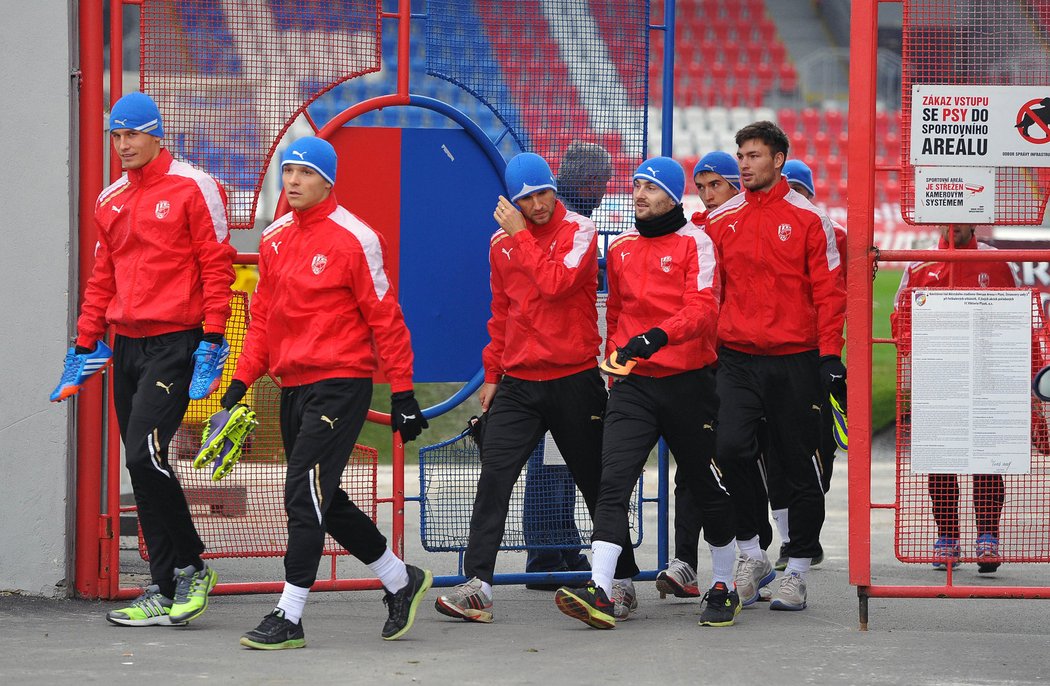 Fotbalisté Plzně se chystají na trénink. To už dávno vědí, že od 15. prosince budou bez trenéra Pavla Vrby, který odchází k reprezentaci.