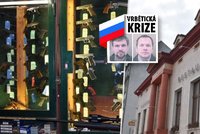 Majitel vrbětického skladu pobýval u hotelu s ruskými agenty. Jen den před výbuchem