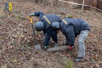 Věděl Zeman o Vrběticích dřív, než přiznal? A Kulhánek odmítl další eskalaci vztahů s Rusy