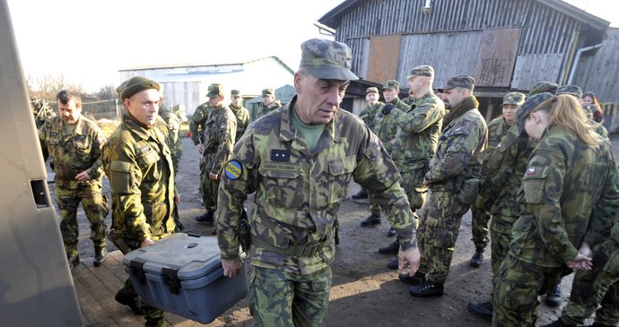 Sedm tisíc tun materiálu odvezly kamiony ze skladů ve Vrběticích. Poslední kamion odjel den před Štědrým dnem.