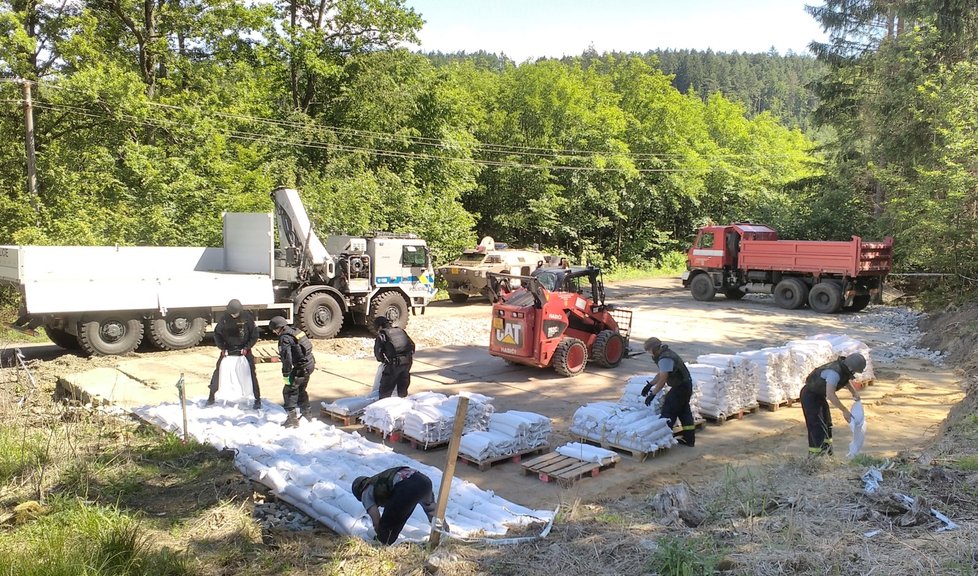 Muniční areál ve Vrběticích po explozi.