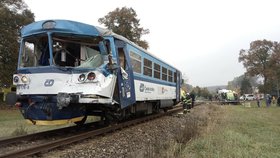 Ve Vrchlabí se srazil vlak s autobusem.