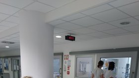 Pracoviště Anesteziologicko- -resuscitační kliniky ve Fakultní nemocnici u sv. Anny. Zde se na speciálních přístrojích léčí pacienti s nejtěžším průběhem covid-19.