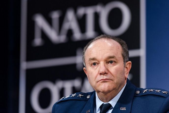 Vrchní velitel sil NATO v Evropě, americký generál Philip Breedlove.