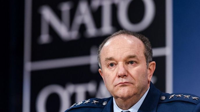 Vrchní velitel sil NATO v Evropě, americký generál Philip Breedlove.