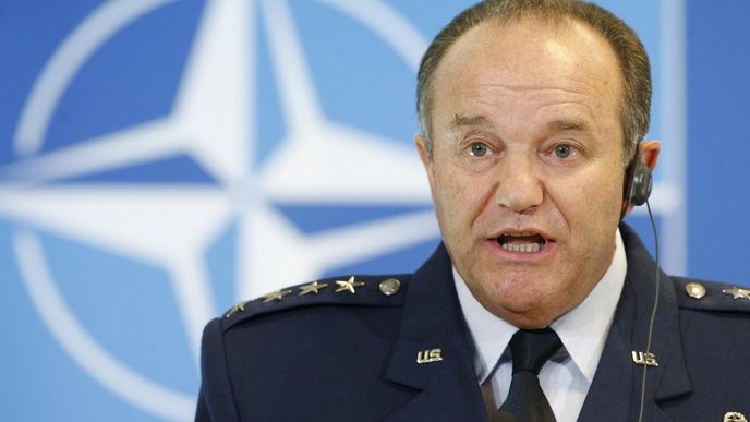 vrchní velitel sil NATO v Evropě Philip Breedlove vrchní velitel sil NATO v Evropě Philip Breedlove