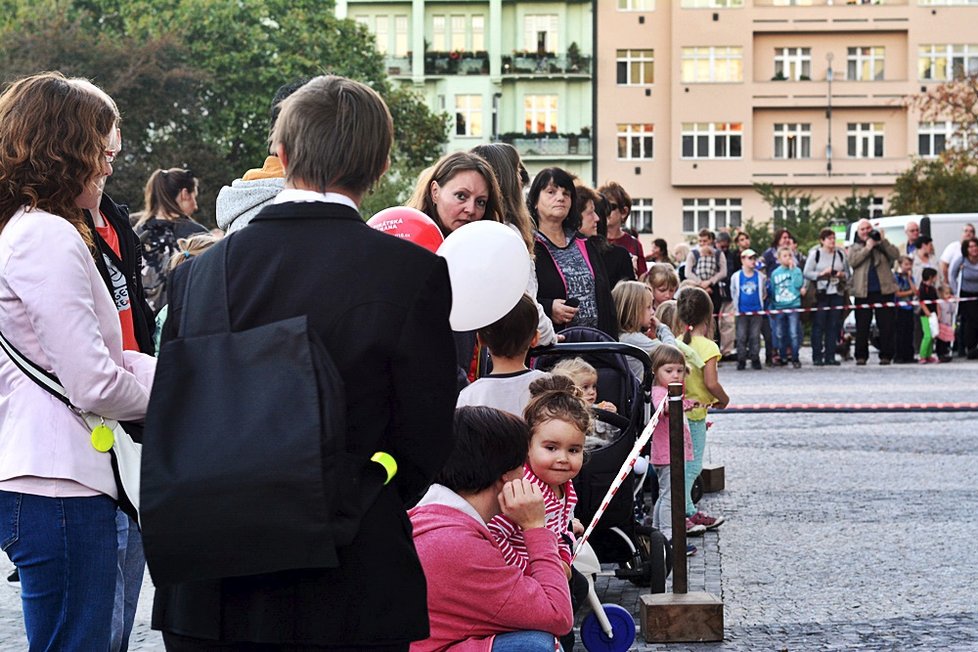 Svatováclavský průvod s koňmi po Vršovicích