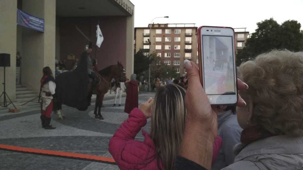 Svatováclavský průvod s koňmi po Vršovicích