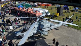 Vrtulník Bell AH-1Z Viper se má stát výzbrojí i české armády. (21. 9. 2019)