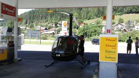 Čech natankoval vrtulník na slovenské benzince.