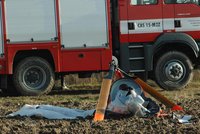 Tragická nehoda vrtulníku: Pilot pád nepřežil