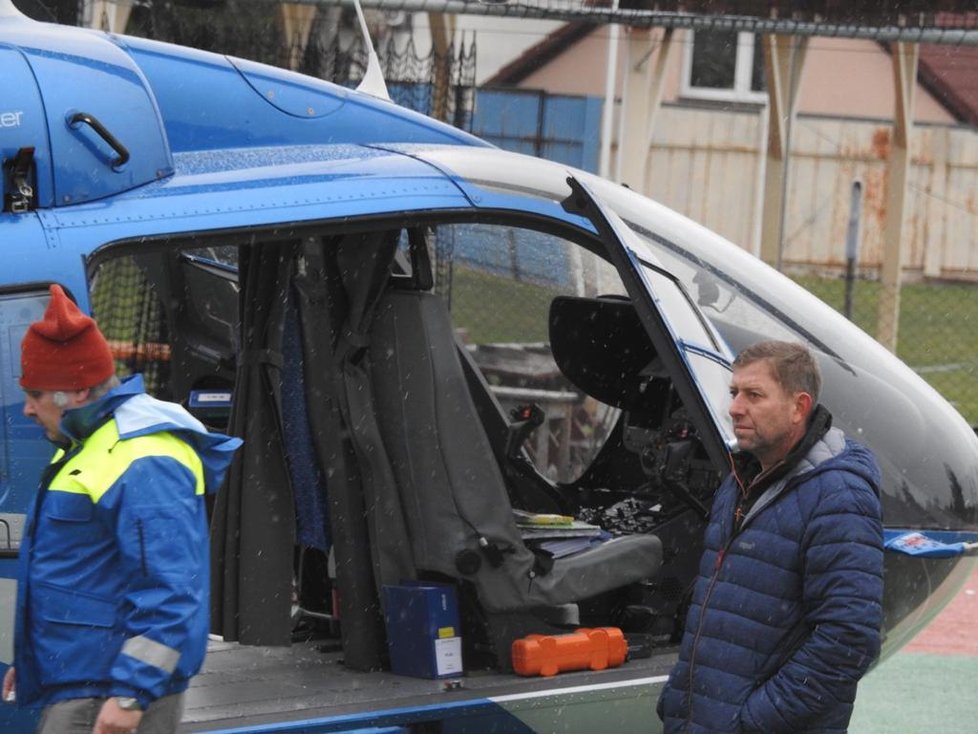 Havarovaný vrtulník ve Staré Huti u Dobříše