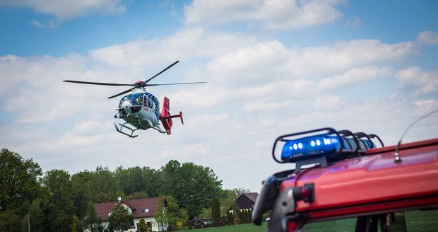 Muž ve Vysokém Mýtu při čištění spadl na dno sila: Hasiči ho vytáhli pomocí lana 