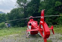 Nešťastník v lese na Vsetínsku přišel o kus nohy: Další člověk zemřel