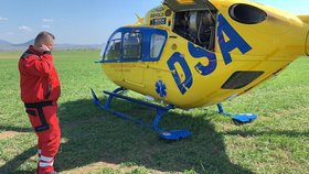 Záchranářský vrtulník s pacientem musel nouzově přistát