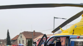 Záchranáři poslali ve čtvrtek 11. března do Domašova vrtulník, kamion tam srazil mladého muže.