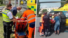 Zraněného cyklistu transportovali záchranáři do nemocnice vrtulníkem.