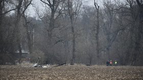 U Terezína spadl malý vrtulník, pilot zemřel