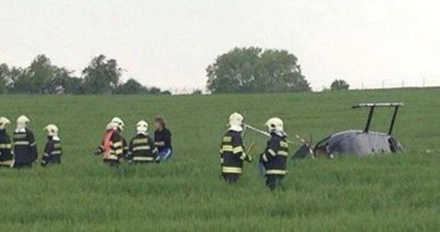 Pád vyhlídkového vrtulníku u Prahy: Na palubě byly děti