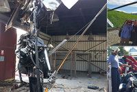 Z vrtulníku, ve kterém zemřeli 4 lidé, zbyly jen cáry: Zaseklý stroj odklidili hasiči ještěrkou