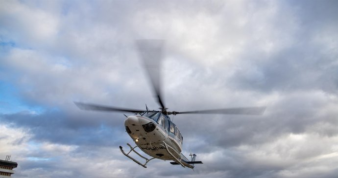 Policejní vrtulník transportoval covid nemocného do Prahy.