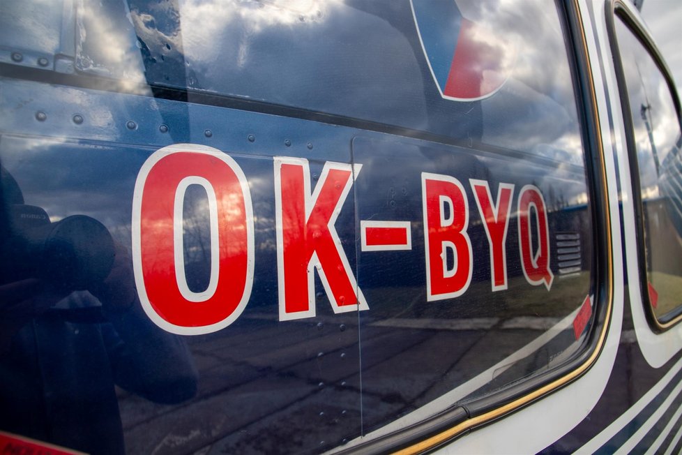 Policejní vrtulník transportoval covid nemocného do Prahy.