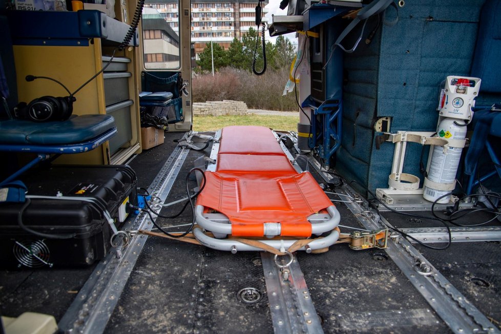 Policejní vrtulník transportoval covid nemocného do Prahy.