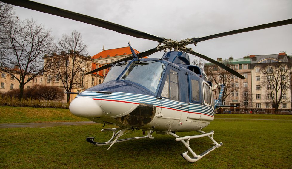 Vrtulník určený na transport covid nemocných pacientů.