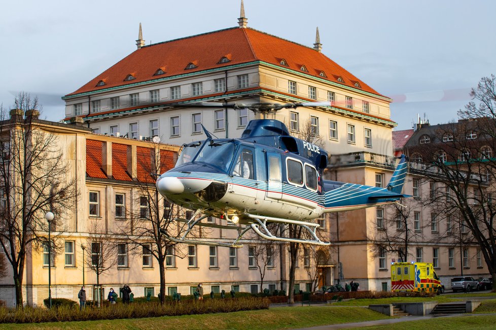 Vrtulník určený na transport covid nemocných pacientů.