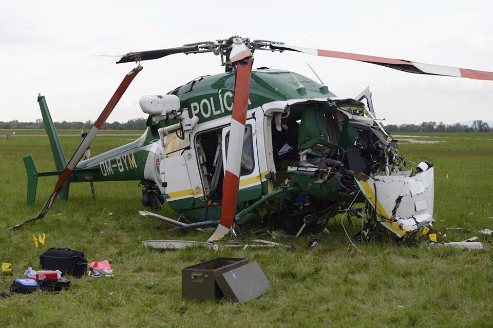 Policejní vrtulník Bell se zřítil během cvičení u Prešova.