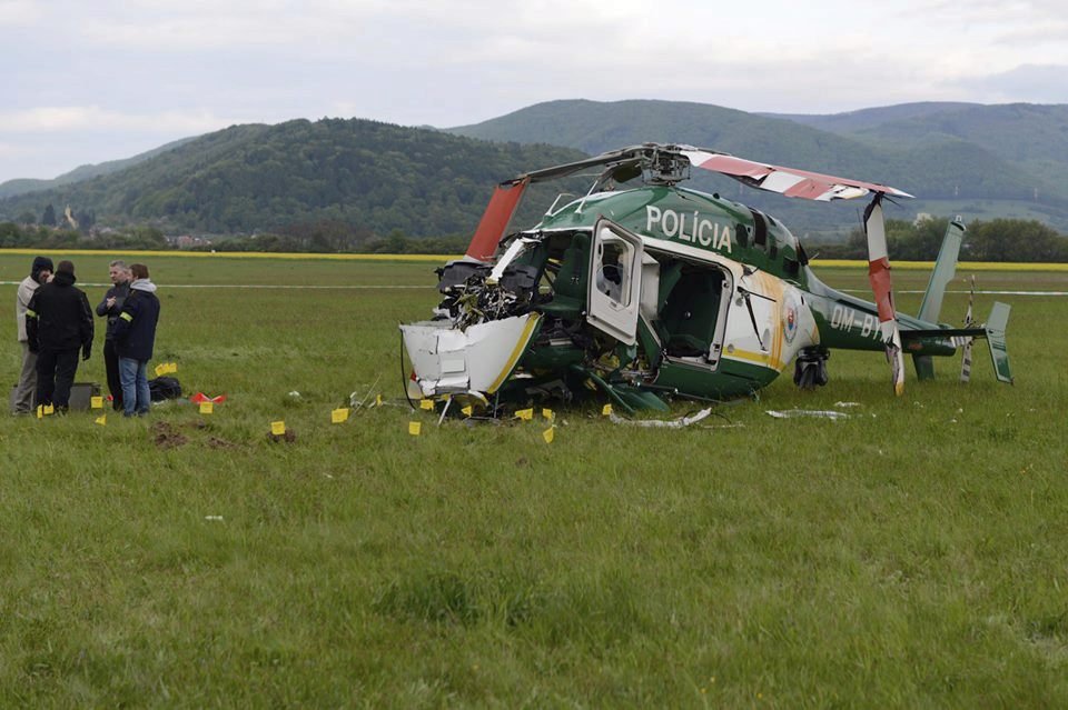 Policejní vrtulník Bell se zřítil během cvičení u Prešova.