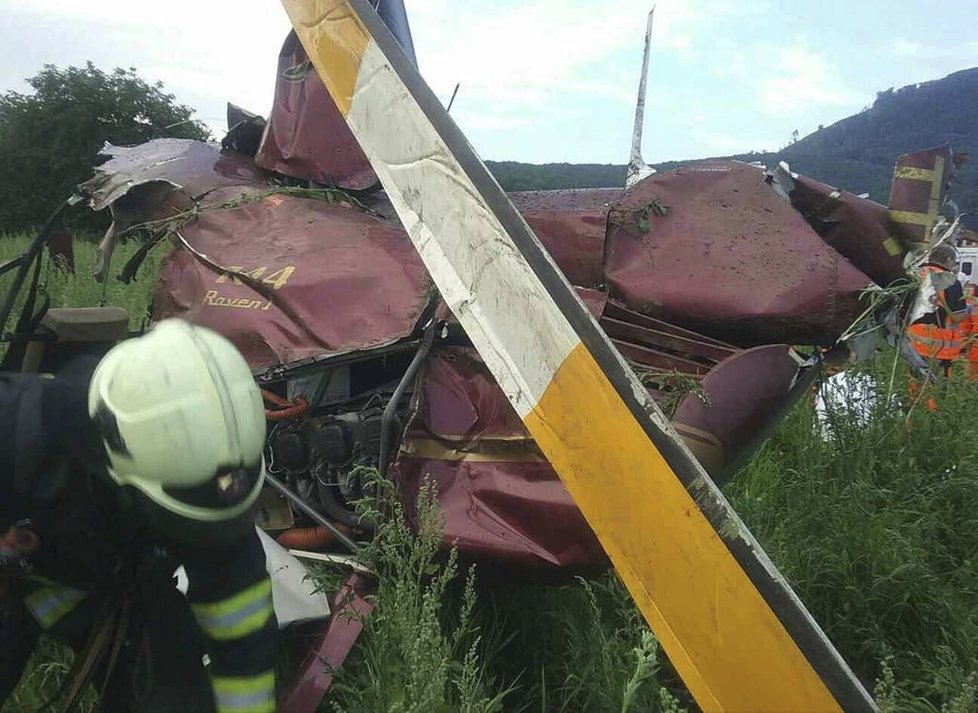 Marián zamotal vrtulník do elektrických drátů.