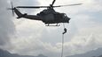 Výsadek na laně z vrtulníku UH-1Y Venom