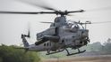 AH-1Z Viper s podvěšenými devatenáctihlavňovými raketnicemi s raketami Hydra 70 FFAR