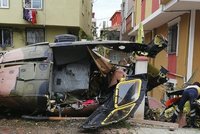 Vojenský vrtulník se zřítil do obytné čtvrti: Nejméně čtyři mrtví