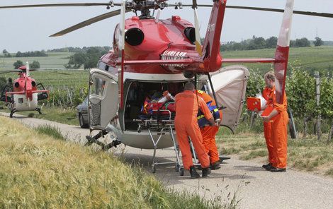 Napadenou ženu transportoval do nemocnice vrtulník.