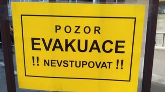 Po dalším planém poplachu kolem bomby na VŠE podává škola trestní oznámení. Přišla prý už o deset milionů