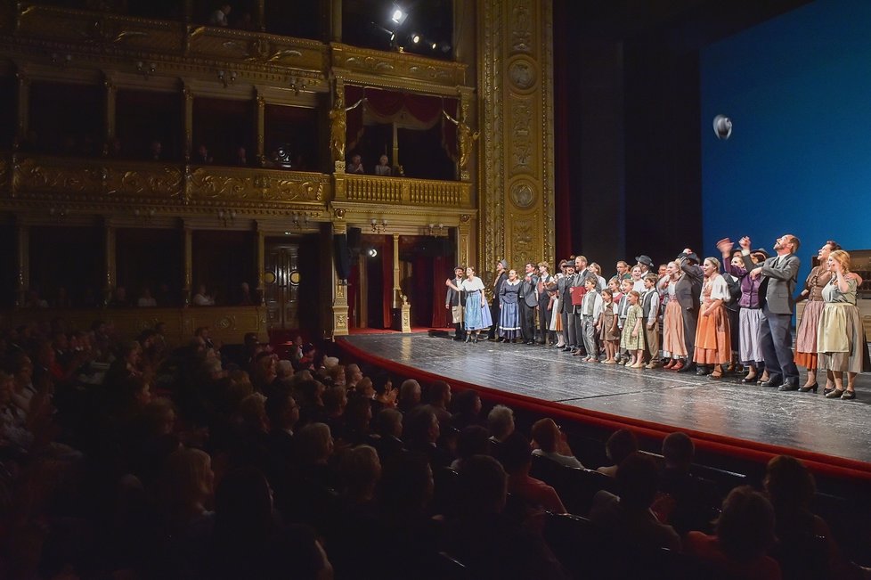Premiéra hry Naši Furianti v Národním divadle při sokolském sjezdu v roce 2018