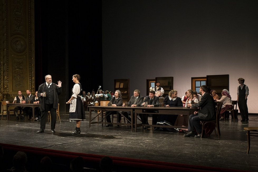 Premiéra hry Naši Furianti v Národním divadle při sokolském sjezdu v roce 2018