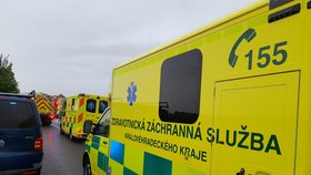 Při vážné dopravní nehodě na Hradecku zemřela žena