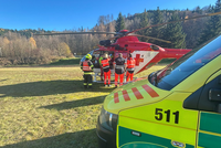 Propad střechy a pád z výšky 7 metrů na beton: Záchranáři vyjížděli dvakrát behěm 24 hodin