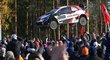 Sébastien Ogier a divácky atraktivní skok na Finské rallye