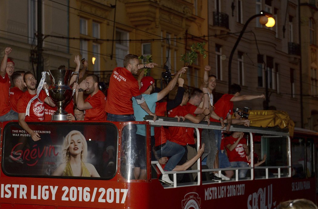 Stejně jako po titulech v minulých sezonách, tak i letos chystá Slavia triumfální jízdu autobusem ulicemi Prahy