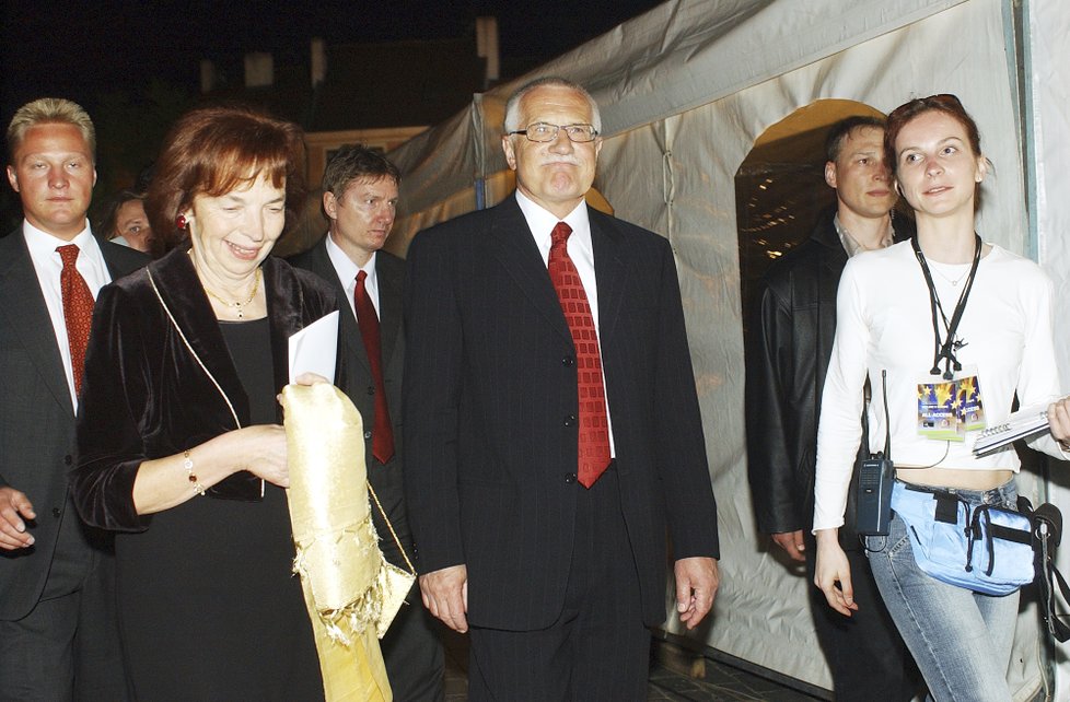 Tehdejší prezident republiky Václav Klaus s manželkou Livií během oslav vstupu ČR do EU