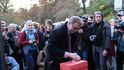 Vtipálci podporující připojení Královce k ČR se sešli na happeningu před ruským velvyslanectvím